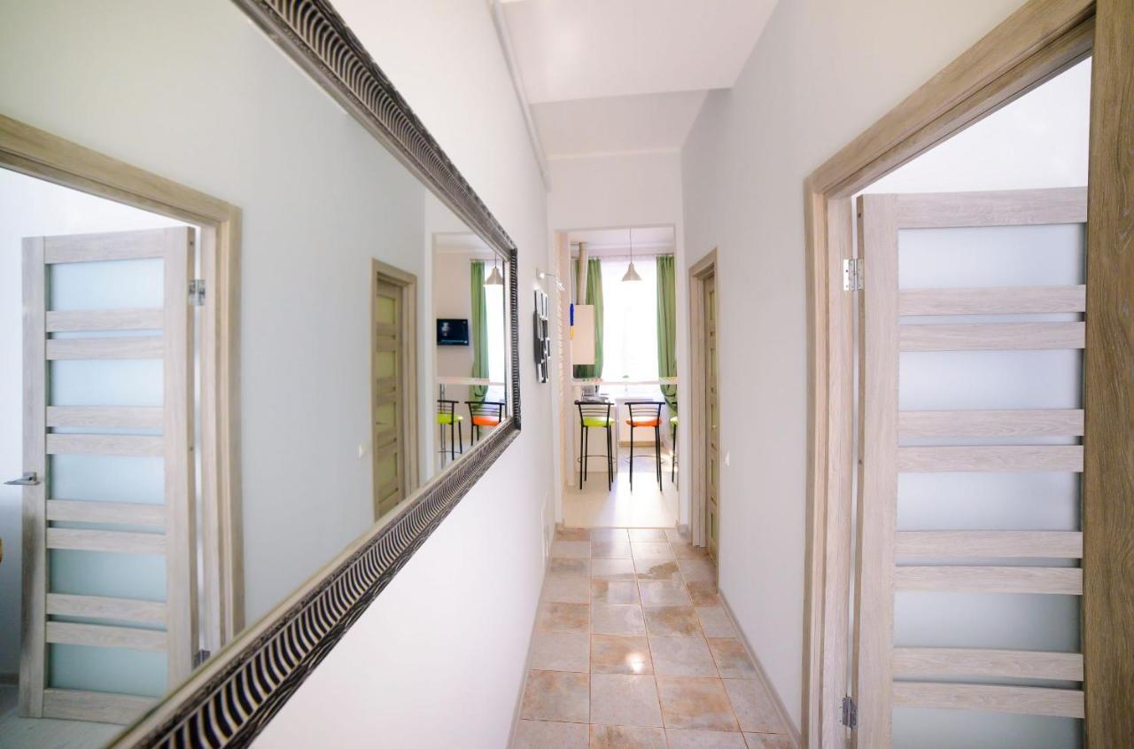 Modern Apartment In Old City Center Lviv Buitenkant foto
