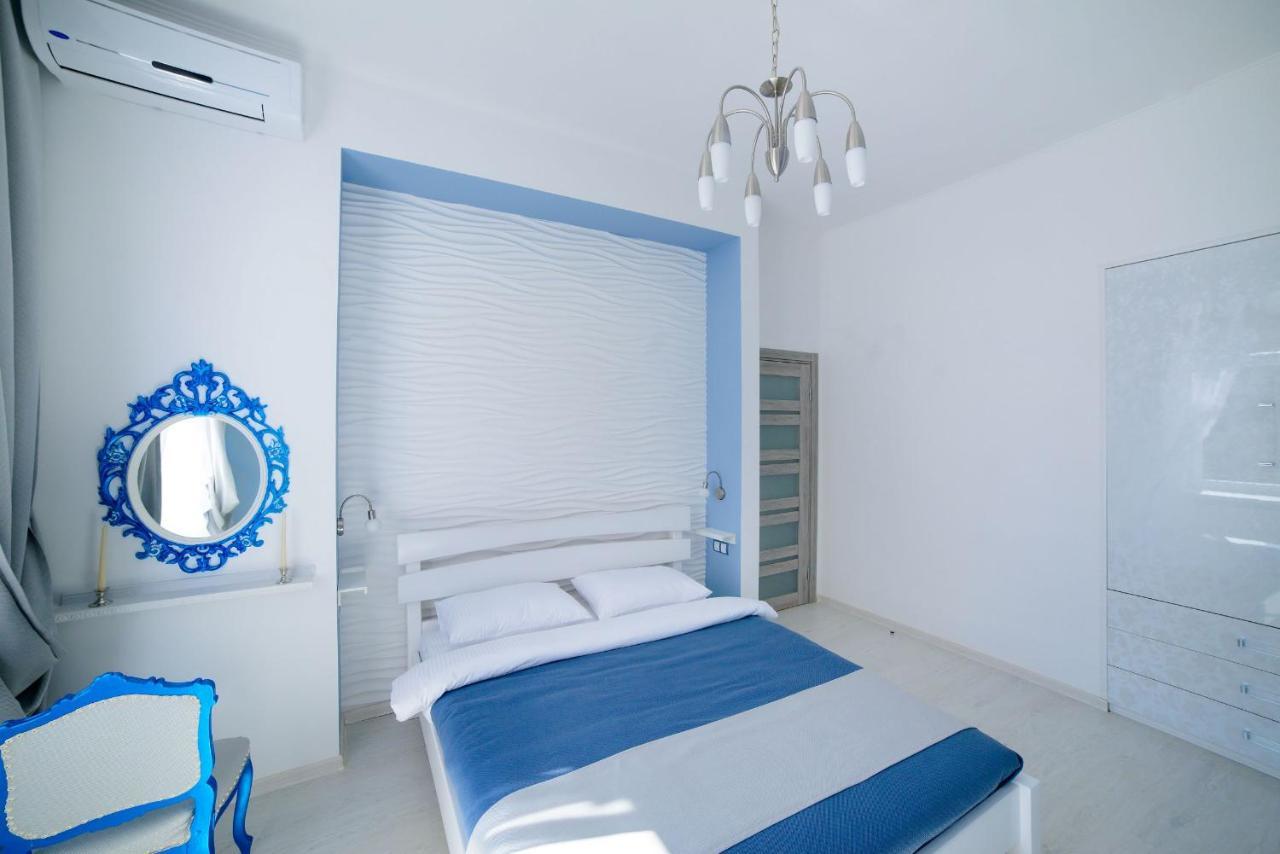 Modern Apartment In Old City Center Lviv Buitenkant foto